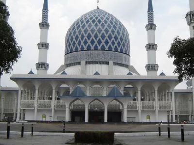 Visiting Malaysian Mosques in Rainy Season: What to Know & How to Prepare