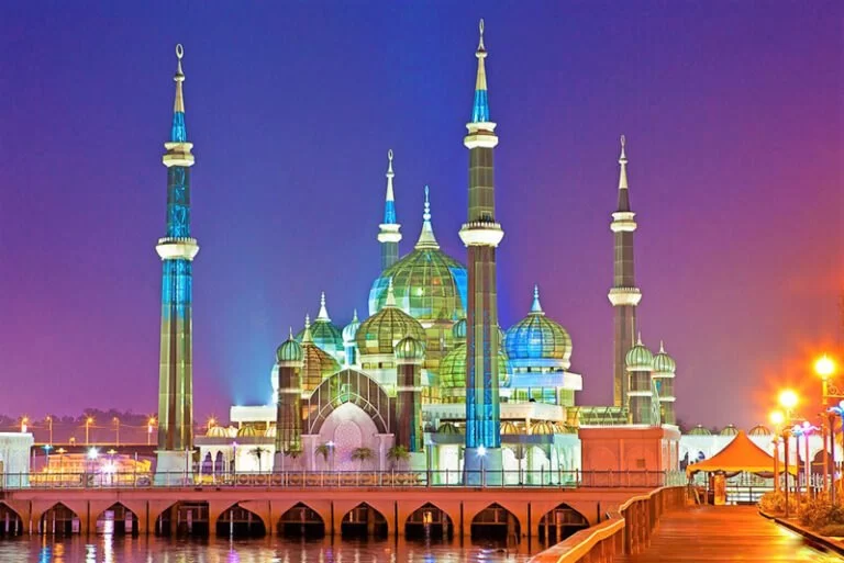 Mosque, Beauty, Faith — Experiencing Malaysia’s Spiritual Architecture in Its Full Glory